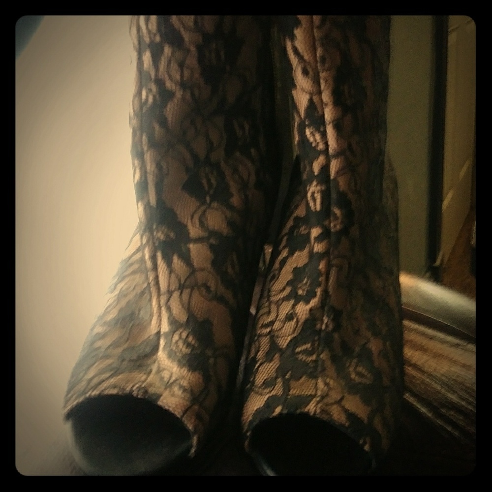 Womans boots size 8 1/2